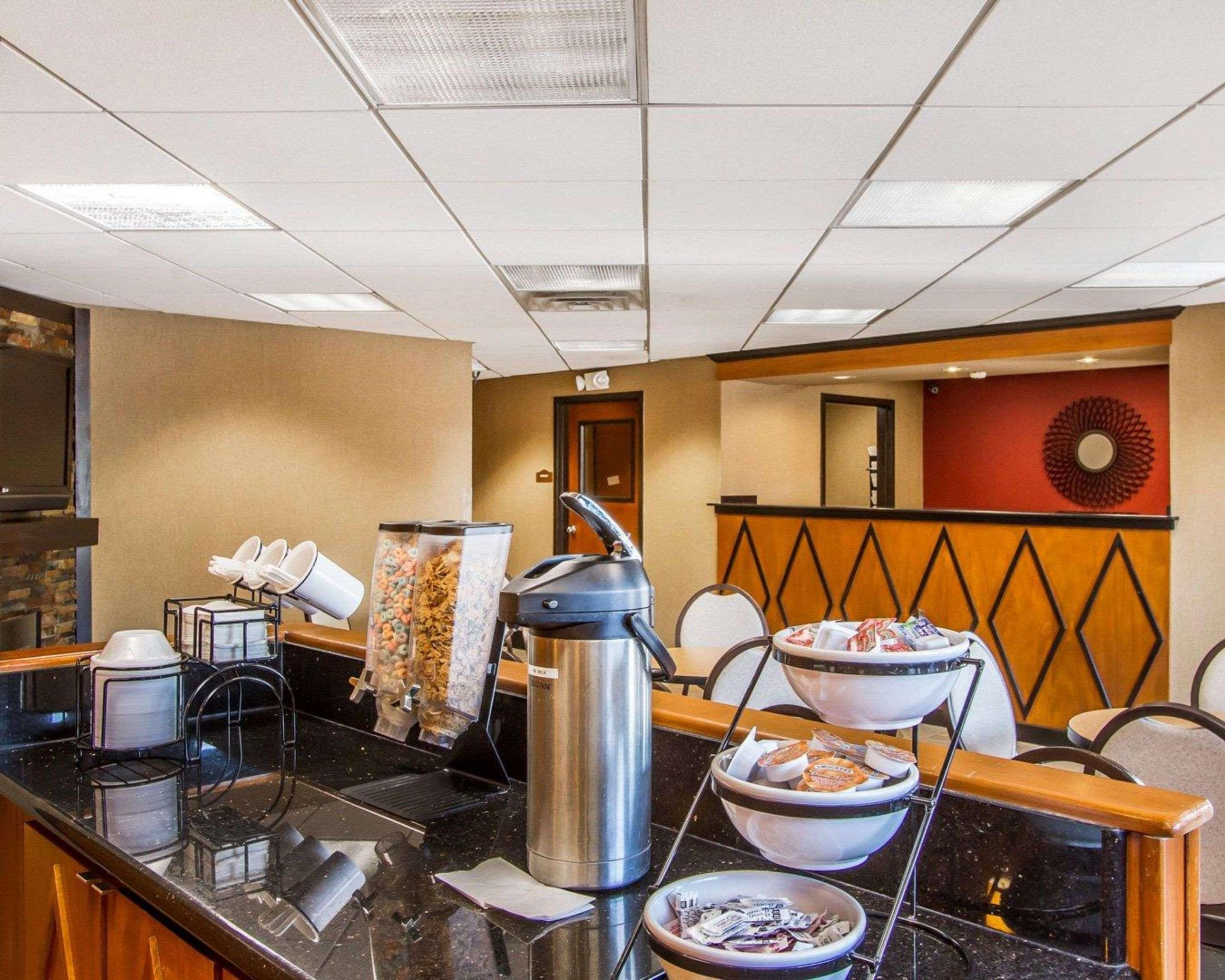 Rodeway Inn & Suites Clarksville Eksteriør bilde
