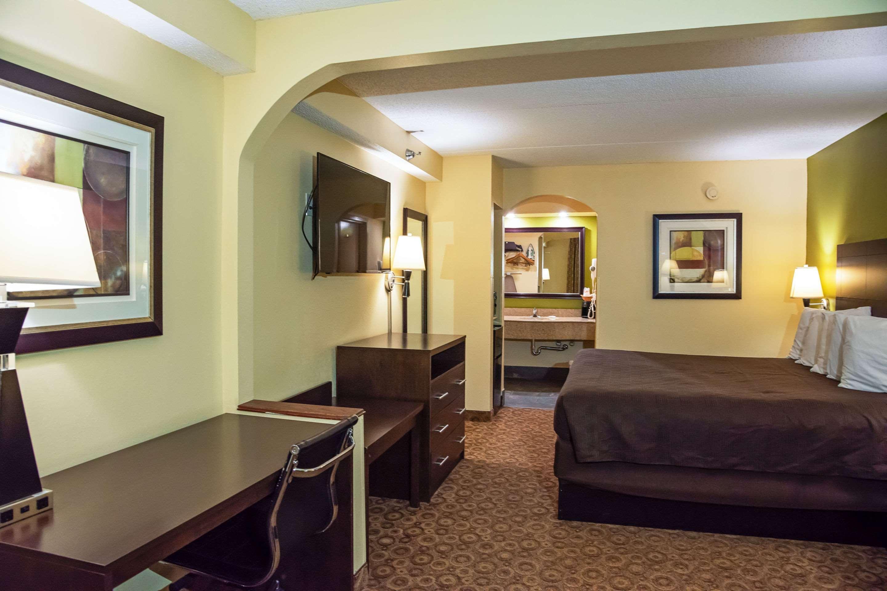 Rodeway Inn & Suites Clarksville Eksteriør bilde