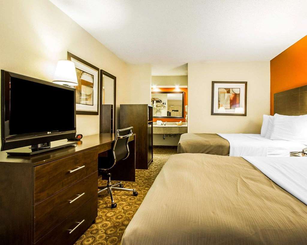 Rodeway Inn & Suites Clarksville Rom bilde