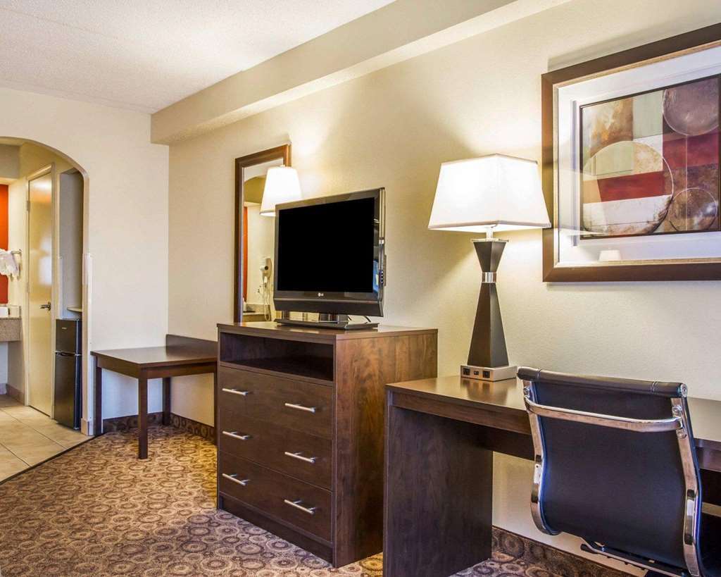 Rodeway Inn & Suites Clarksville Rom bilde